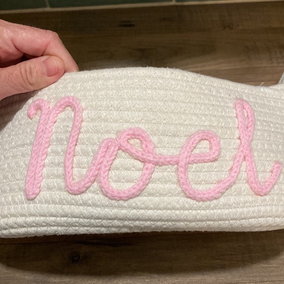 NWOT White Woven Basket w/ pink crocheted NOEL - Picture 4 of 6
